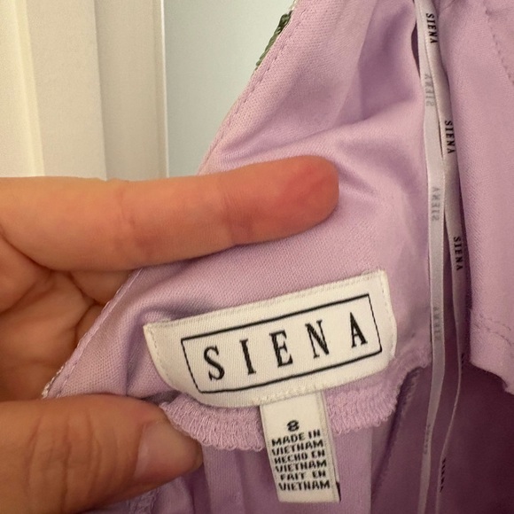 Lavender floral knee length dress. Size 8 - Picture 5 of 5